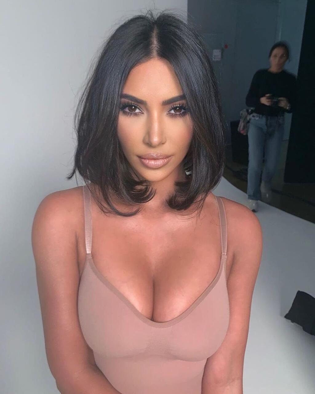 SKIMS je nový prístup k riešeniam spodnej bielizne založený spoločnosťou Kim Kardashian.
