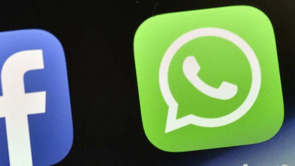 KK11 archív Gelsenkirchen - Na archívnej snímke z 15. novembra 2018 aplikácia WhatsApp na obrazovke Iphonu v nemeckom Gelsenkirchene. Komunikačná platforma WhatsApp, ktorá patrí americkému koncernu Meta, má globálny výpadok. FOTO TASR/AP
FILE - The WhatsApp icon is seen on an iPhone in Gelsenkirchen, Germany, on Nov. 15, 2018. People around the world are reporting problems sending and receiving messages on the popular chat app WhatsApp. According to Downdetector, which tracks outage reports, peo