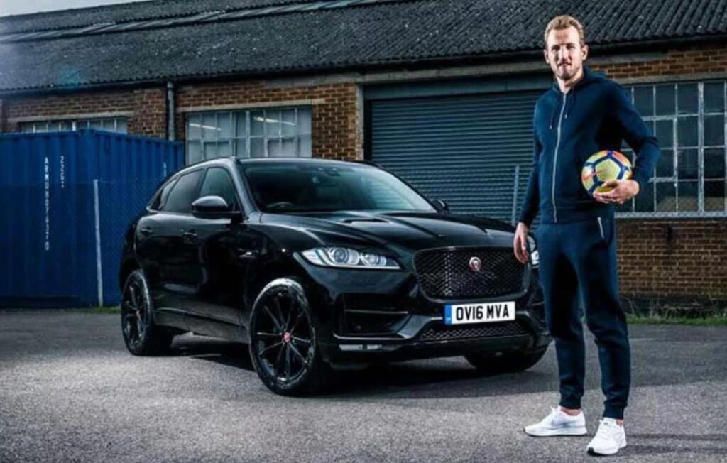 Anglický kanonier Harry Kane ako rodinný typ rád cestuje v pohodlí Range Roveru Autobiography, no má aj menší Jaguar F-Pace či Bentley Continental GT Supersports.