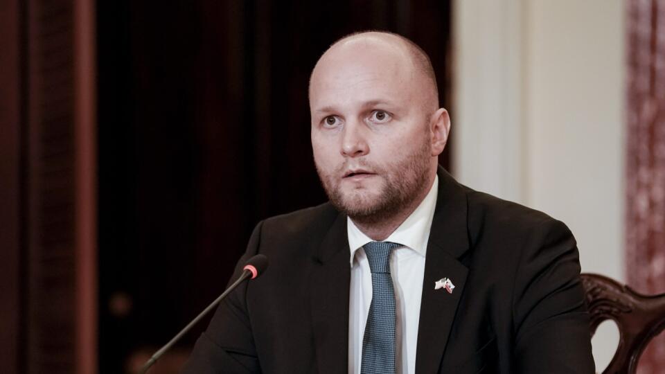 WA 58 Washington - Slovenský minister obrany Jaroslav Naď počas slávnostnej ceremónie podpisu obrannej zmluvy medzi USA a Slovenskom na pôde amerického rezortu diplomacie vo Washingtone vo štvrtok 3. februára 2022. FOTO TASR/AP
Slovakia's Defense Minister Jaroslav Nad speaks during a signing ceremony with U.S. Secretary of State Antony Blinken at the State Department, in Washington, Thursday, Feb. 3, 2022. (Ken Cedeno/Pool via AP)
