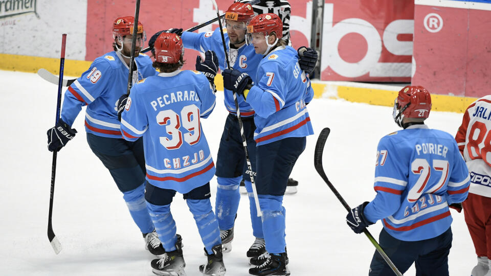 Na snímke gólová radosť hráčov Slovana počas 50. kola hokejovej Tipos extraligy HC Slovan Bratislava – HK 32 Liptovský Mikuláš v piatok 8. marca 2024 v Bratislave. FOTO TASR - Pavel Neubauer



