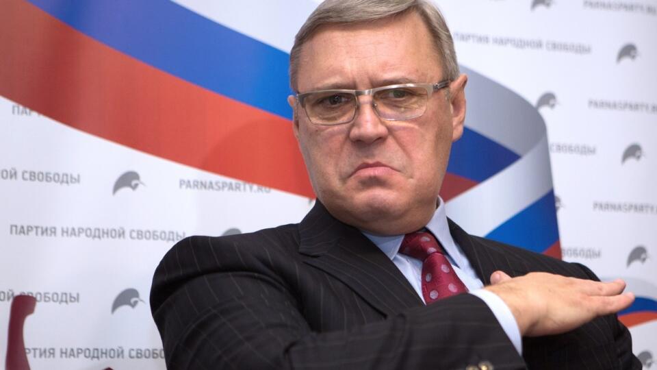 Ruský opozičný politik a bývalý premiér Michail Kasianov, ktorý kritizoval vojenské ťaženie Moskvy na Ukrajine, potvrdil, že dočasne opustil Rusko.