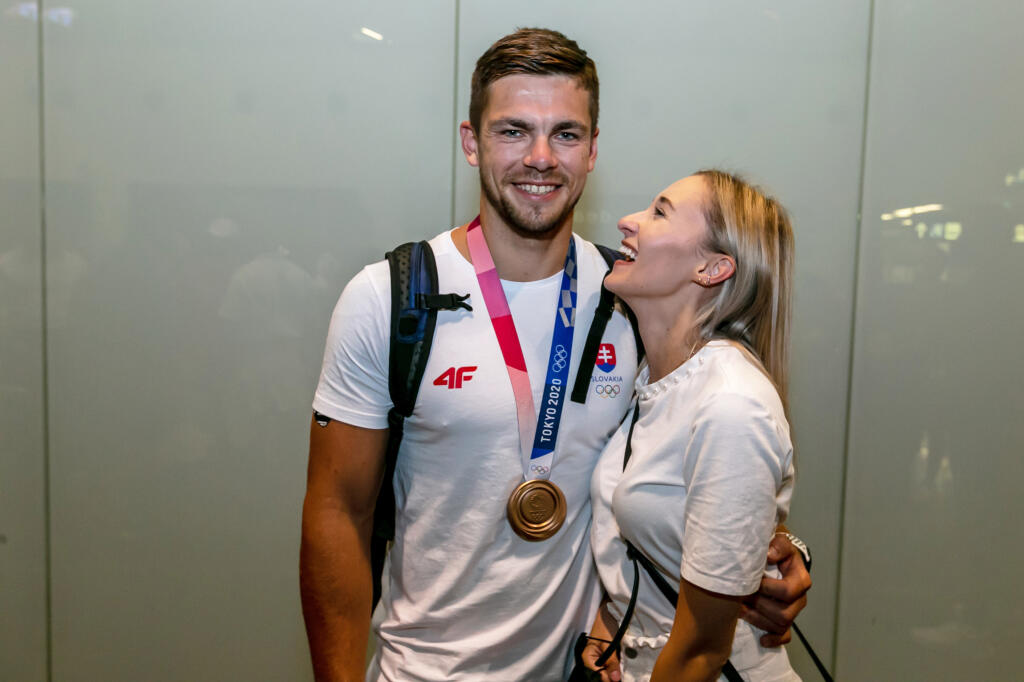 Denis Myšák prezradil, že ho čaká svadba so snúbenicou Kristínou a práve tá zhltne časť z prémie za bronz v Tokiu.