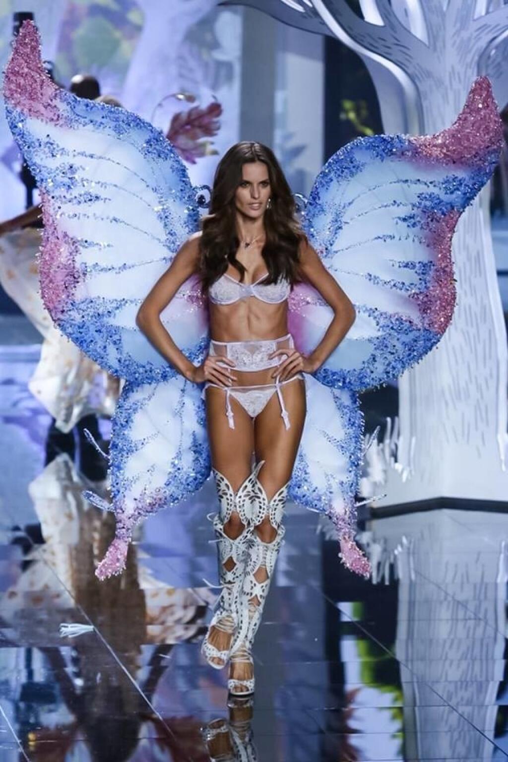 Secret 2014. Виктория Сикрет Крылья ангелов. Ангелы Victoria's Secret 2015. Ангелы Виктория Сикрет 90е. Victoria Secret Fashion show 2014.
