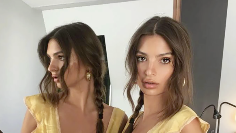 Pristane aj tmavovlasej Emily Ratajkowski.