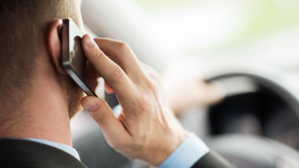 7. Nenechajte sa rozptyľovať: Opäť platí najmä v prípade, keď sa zmení rutina. Telefonát z práce vám môže zamotať hlavu a úplne zabudnete na dieťa. Ignorujte každý hovor, kým dieťa neodveziete tam, kam máte! Možno si myslíte, že ste nenahraditeľní. Nie ste. Nenahraditeľných ľudí sú plné cintoríny a žiaľ, aj ich obetí