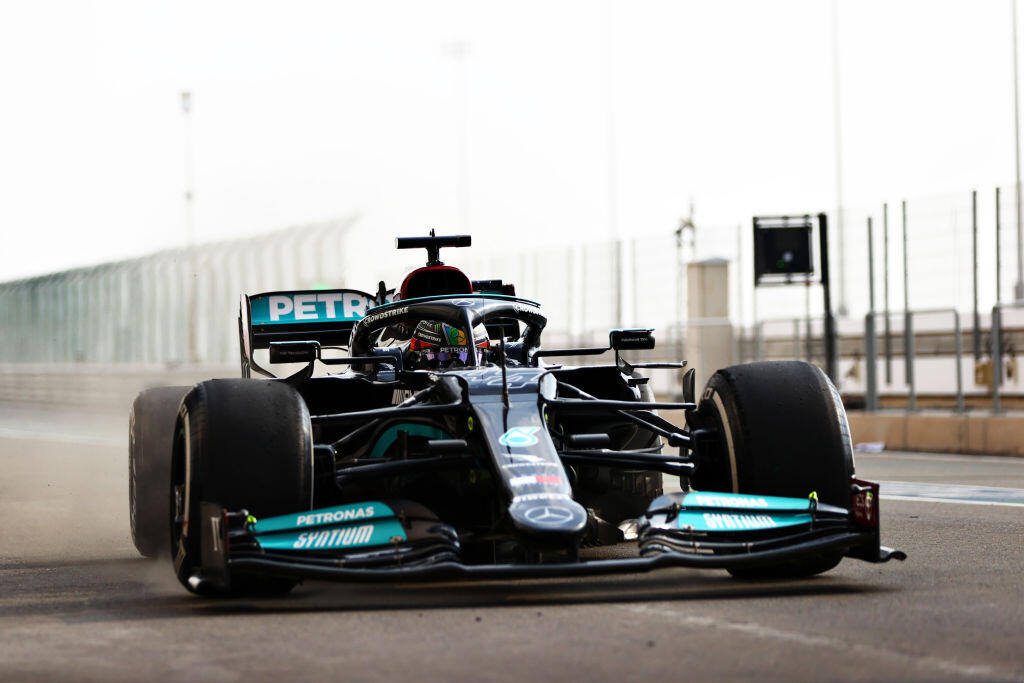 Lewis Hamilton počas prvého tréningu na VC Kataru.