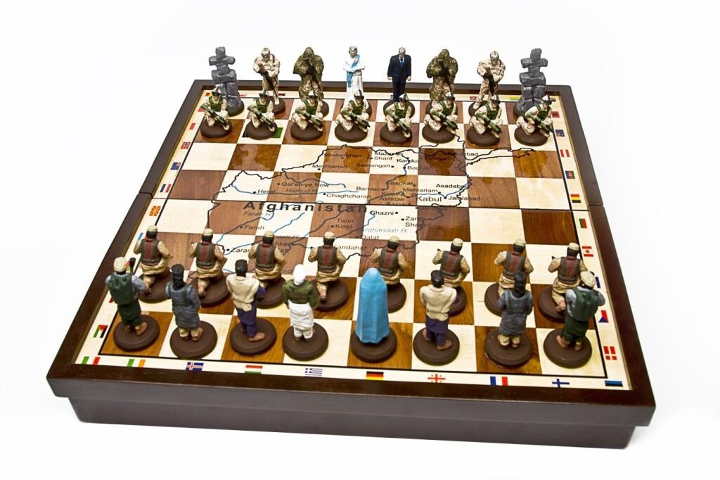 Шахматы варианты играть. Игра шахматы Chess. Шахматы Монглана Легенда. Лечес шахматы. Раритетные шахматы.