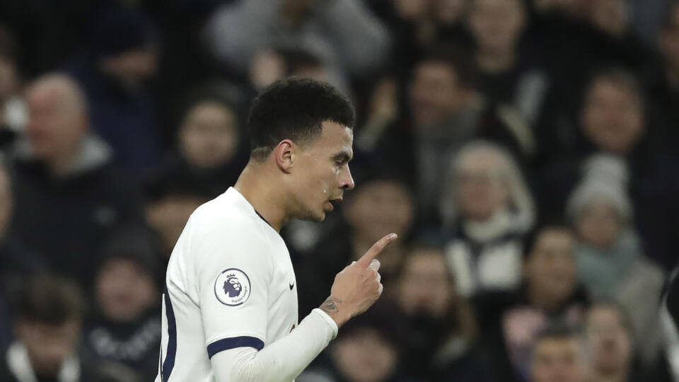 Anglický futbalista Dele Alli sa ospravedlnil za nevhodný žart, ktorý zverejnil na sociálnej sieti.