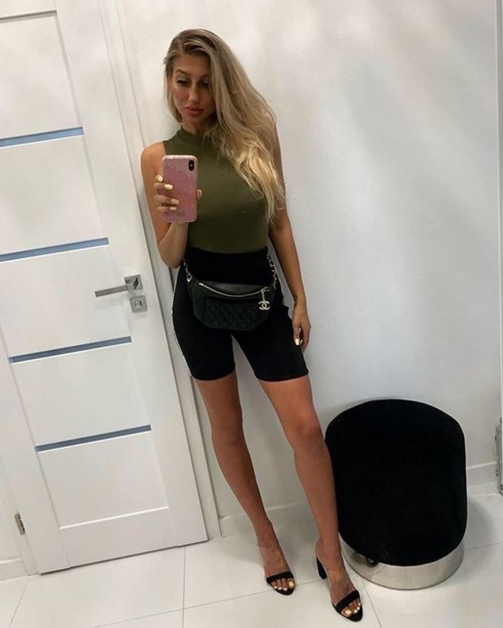 Barbora sa vďaka svojmu priateľovi Milanovi teší v Taliansku taktiež popularite, ktorá sa prejavuje najmä na sociálnej sieti.