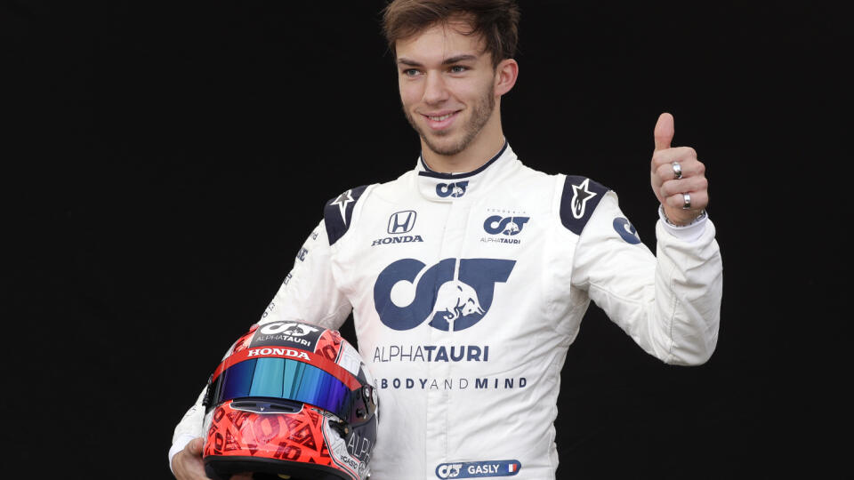 Francúzsky pilot Formuly 1 Pierre Gasly jazdiaci za tím Scuderia AlphaTauri