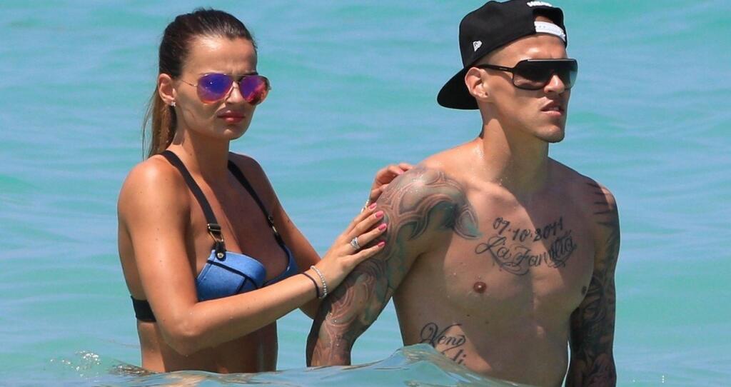 Martin Škrtel s manželkou Barborou. Slovenský futbalista postavil svojej rodine luxusnú vilu v Trenčíne. Pozrite si ju v GALÉRII.