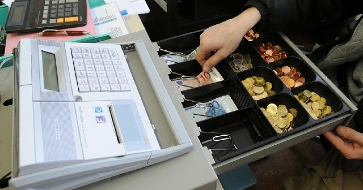 A penalty of 15,000 euros for issuing a pair of euro banknotes A penalty of 15,000 euros for issuing a pair of euro banknotes