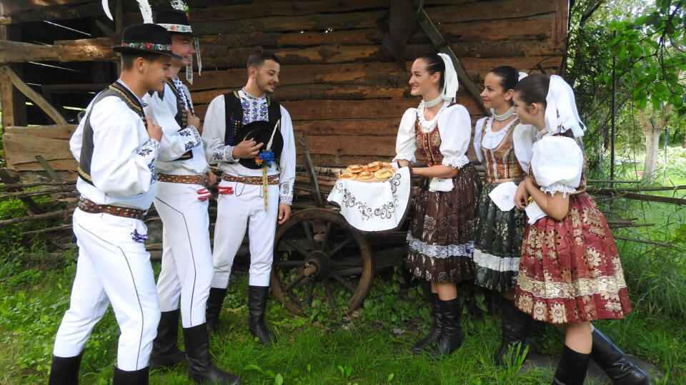 Už 55 rokov šíri dobrú povesť dediny aj folklórna skupina Zamutovčan.