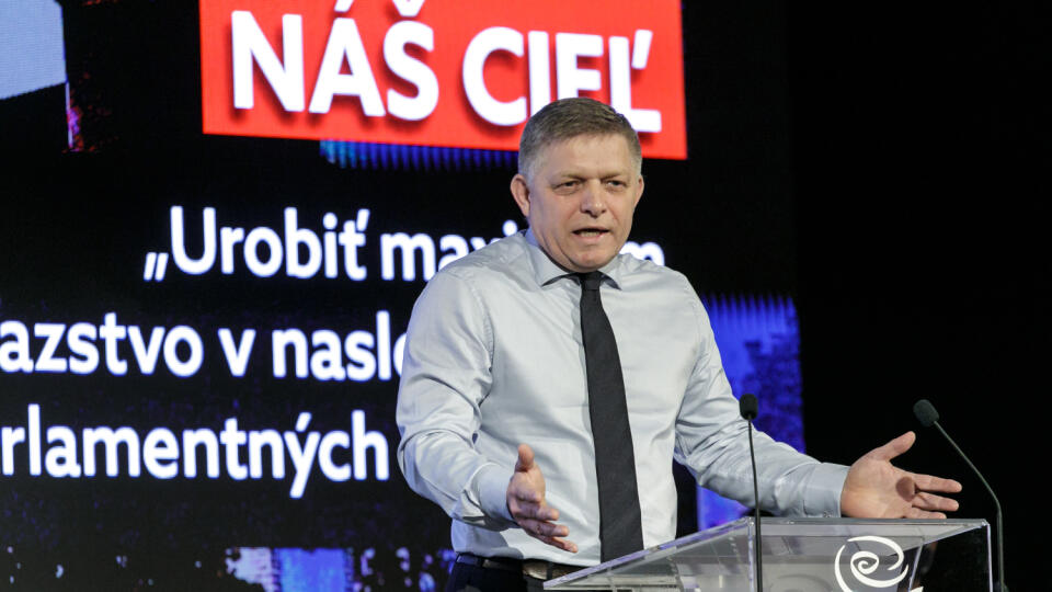Na snímke predseda strany Smer – SD Robert Fico počas pracovného snemu strany Smer – SD v Bratislave 17. novembra 2021. FOTO TASR – Dano Veselský