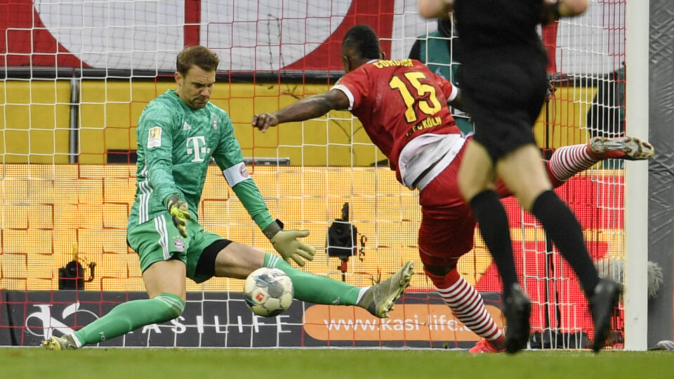 Bývalému kapitánovi Bayernu Lotharovi Matthäusovi sa nepáči, že mníchovský futbalový klub stále nepodpísal novú zmluvu s Manuelom Neuerom.