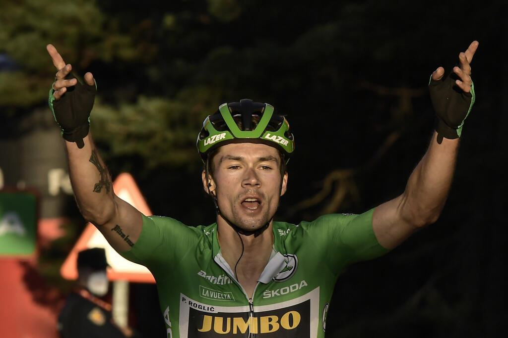 WA 12 Logrono - Slovinský cyklista Primož Roglič z tímu Jumbo sa teší z triumfu v 8. etape pretekov 75. ročníka pretekov Vuelta a Espana v Logrone v stredu 28. októbra 2020. FOTO TASR/AP
Jumbo's Primoz Roglic, celebrates after winning the eight stage of La Vuelta between Logrono and Alto de Moncalvillo, in Logrono, northern Spain, Wednesday, Oct. 28, 2020. (AP Photo/Alvaro Barrientos)