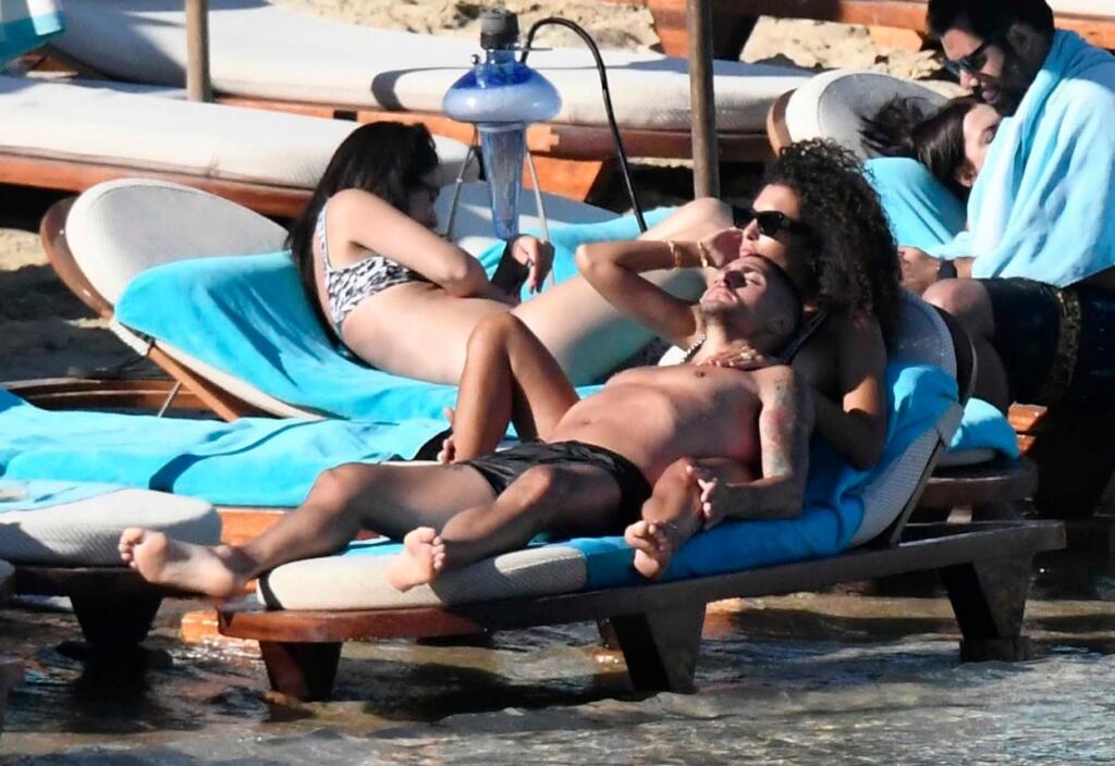 Verratti si na chvíľu odpočinul na hrudi svojej krásky.