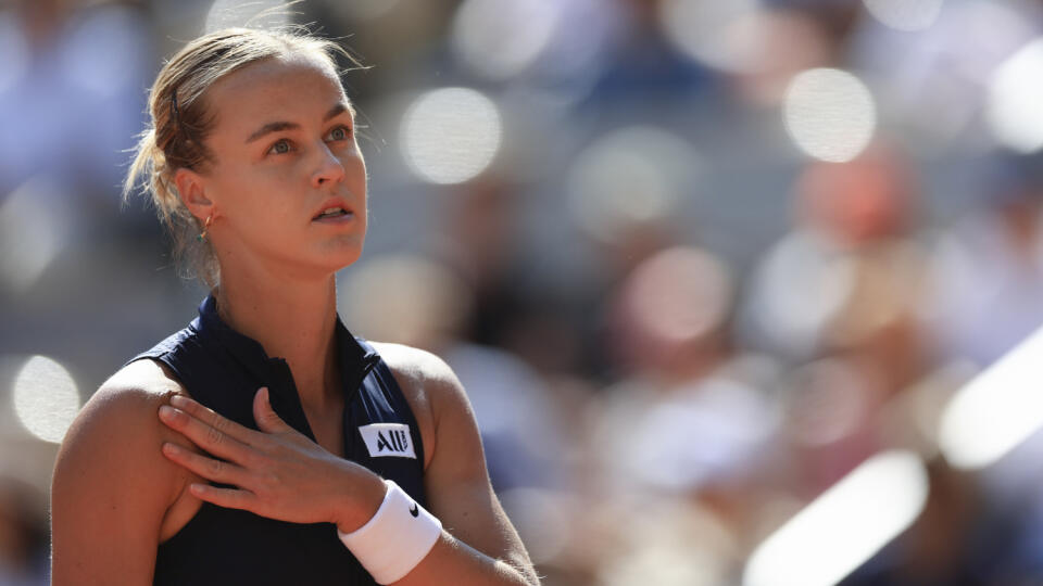 JB 39 Paríž - Slovenská tenistka Anna Karolína Schmiedlová gestikuluje v zápase proti Američanke Coco Gauffovej v osemfinále dvojhry žien na grandslamovom tenisovom turnaji Roland Garros v Paríži 5. júna 2023. FOTO TASR/AP

Slovakia's Anna Karolina Schmiedlova gestures during her fourth round match of the French Open tennis tournament against Coco Gauff of the U.S. at the Roland Garros stadium in Paris, Monday, June 5, 2023. (AP Photo/Aurelien Morissard)