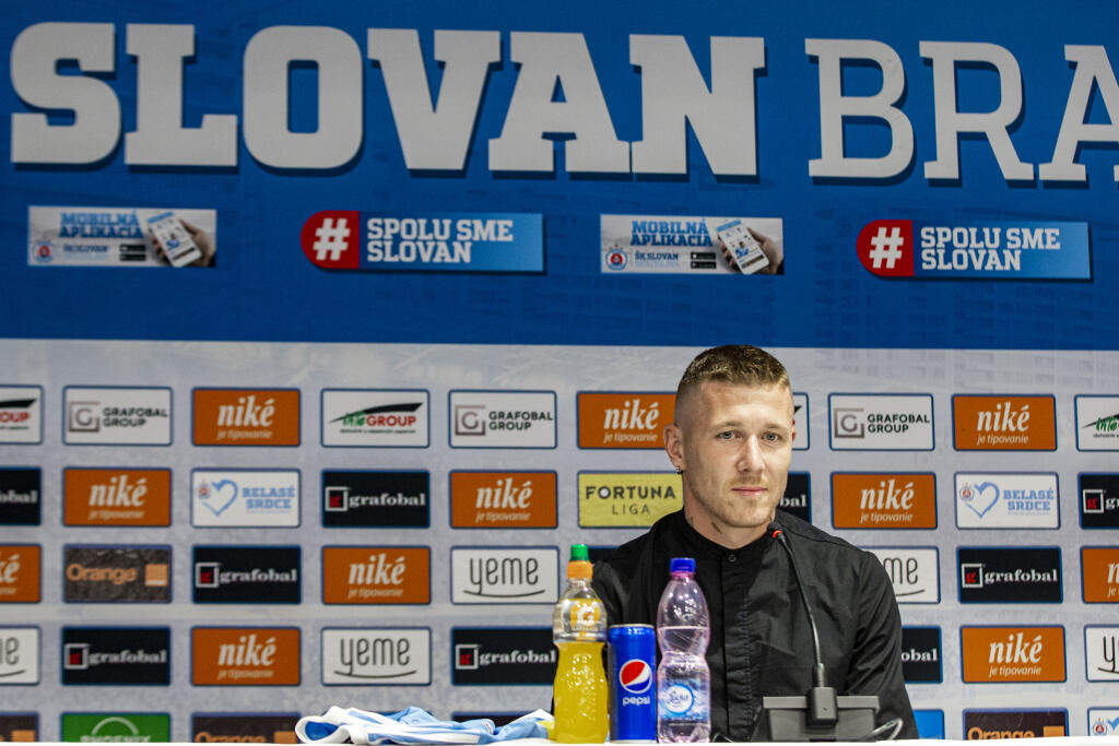 Tlačová konferencia k prestupu Slovenského stredopoliara Juraja Kucku do ŠK Slovan Breatislava.