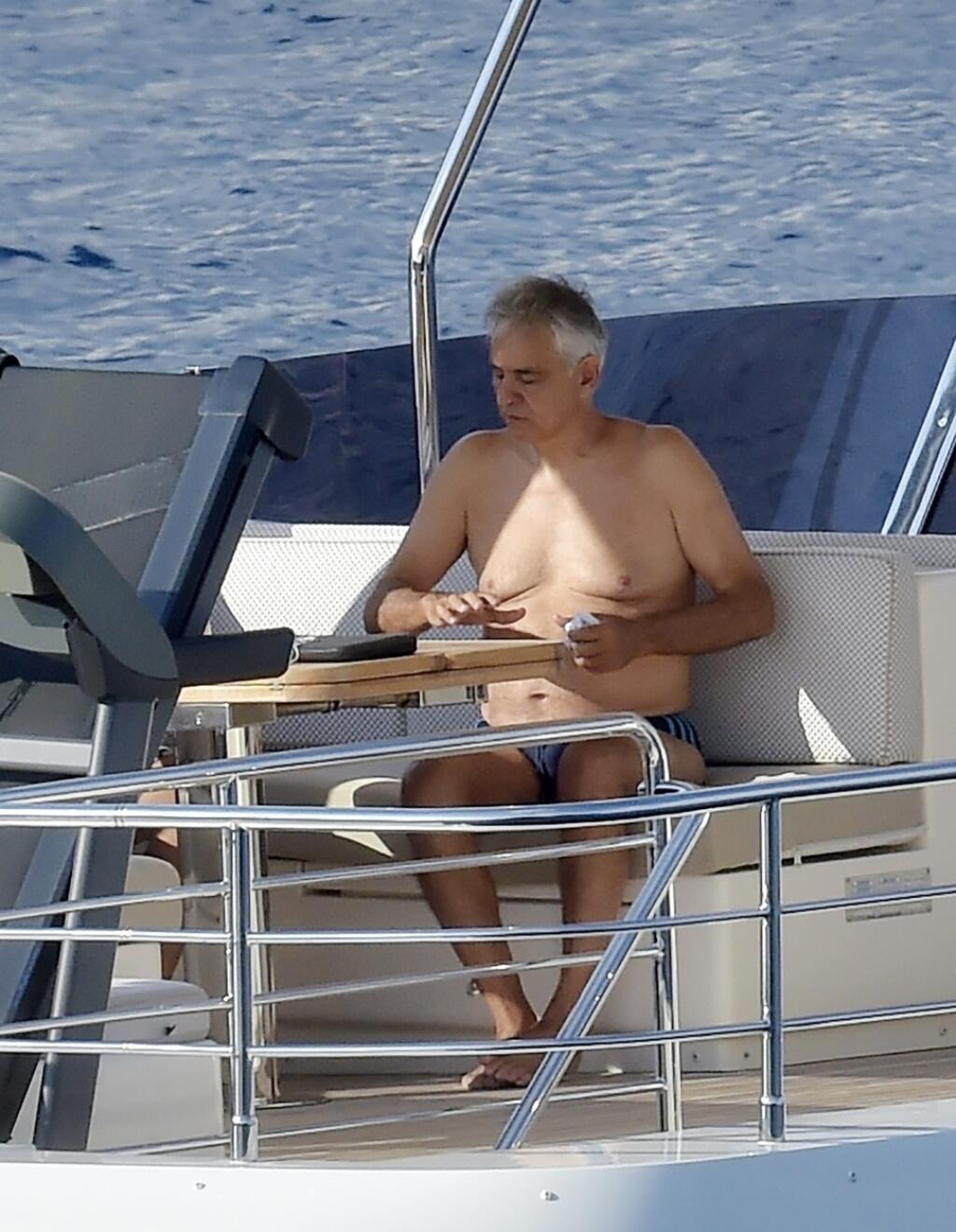 Andrea Bocelli tu trávil čas na lodi.