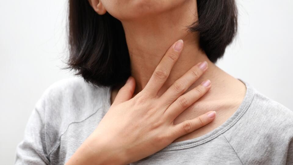 Closeup,Of,An,Asian,Woman,Hand,Touching,Her,Ill,Neck,