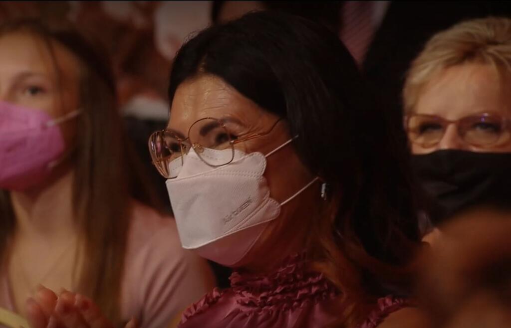 Otca Igora sprevádzala v historickej budove Slovenského národného divadla mama Zuzana, ktorá si s hrdosťou vychutnávala mimoriadne ocenenie pre jej dcéru.