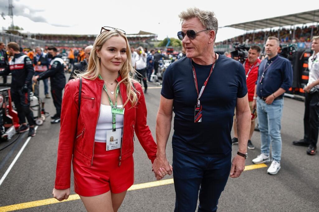 Slávny šéfkuchár prišiel na preteky F1 vo Veľkej Británii so sexi dcérou Holly.