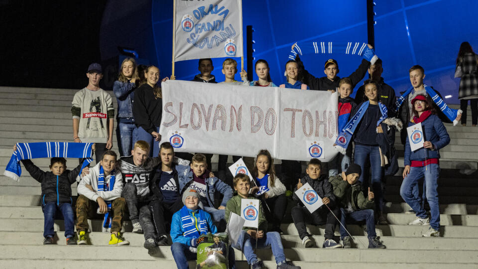 Z celého Slovenska dorazili deti, aby si mohli pozieť zápas Slovana v skupinovej fáze EL proti tureckému Besiktasu Istanbul. Na štadión prišlo približne šesťtisíc školákov.
