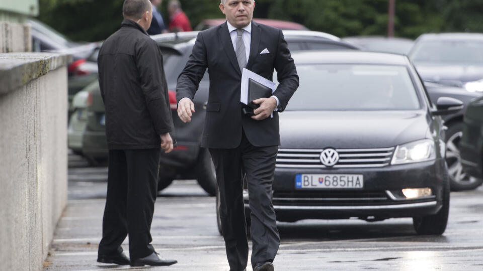 Na snímke predseda SMER - SD Robert Fico prichádza na pracovný snem politickej strany SMER  SD 26. apríla 2018