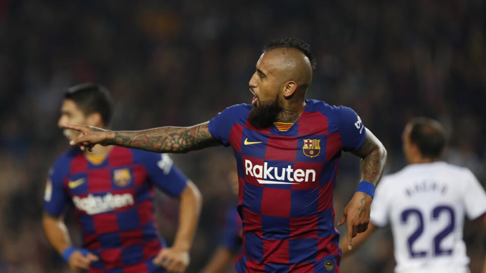 SY 9 Barcelona - Hráč Barcelony Arturo Vidal oslavuje svoj gól v zápase 11. kola španielskej La Ligy FC Barcelona - Valladolid CF 29. októbra 2019 v Barcelone. FOTO TASR/AP
Barcelona's Arturo Vidal celebrates his goal during the Spanish La Liga soccer match between FC Barcelona and Valladolid CF at the Camp Nou stadium in Barcelona, Spain, Tuesday, Oct. 29, 2019. (AP Photo/Joan Monfort)