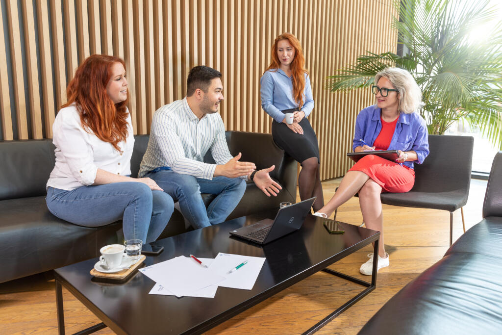 Veľa ľudí si prácu v korporáte stále spája s opakujúcou sa činnosťou, v rámci ktorej človek nemá veľa priestoru na rozvoj.