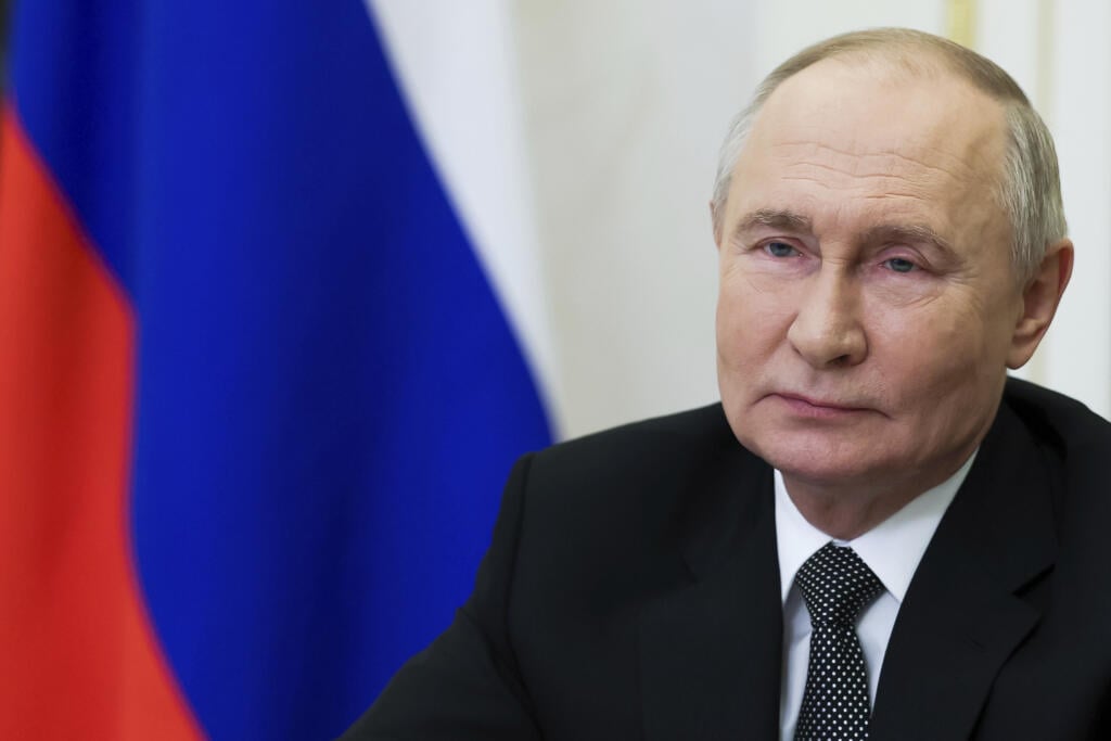 JB 2 Moskva - Ruský prezident Vladimir Putin počas ceremoniálu spustenia nového ľadoborca na atómový pohon 