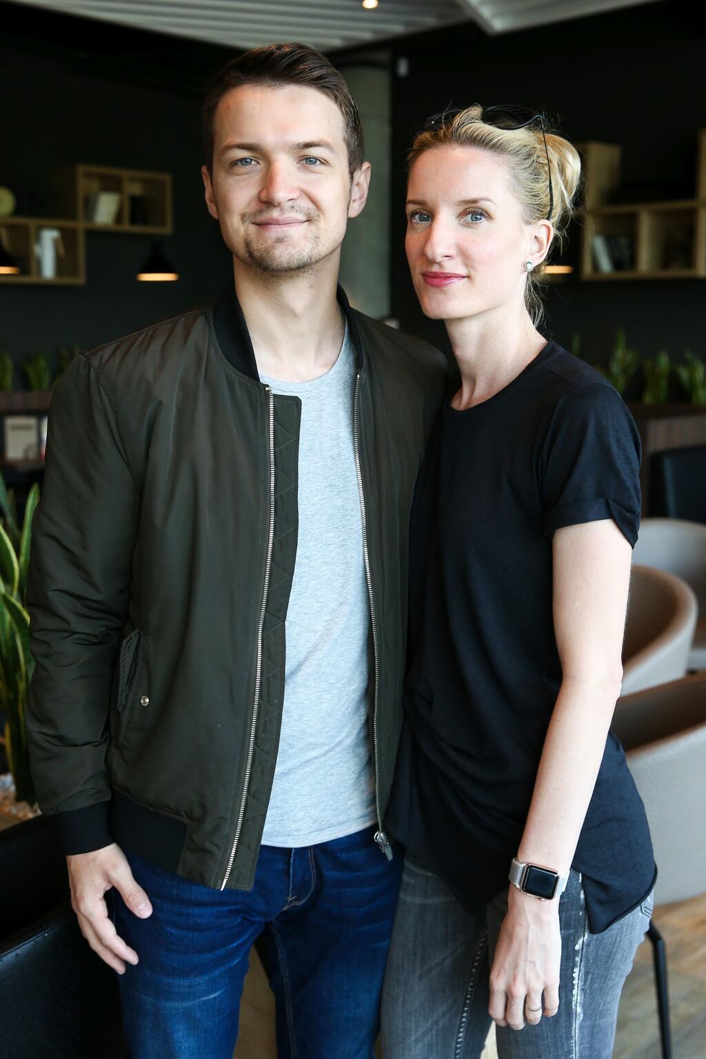 Adela Vinczeová a Viktor Vincze pri rozhovore pre denník Plus JEDEN DEŇ v Bratislave.