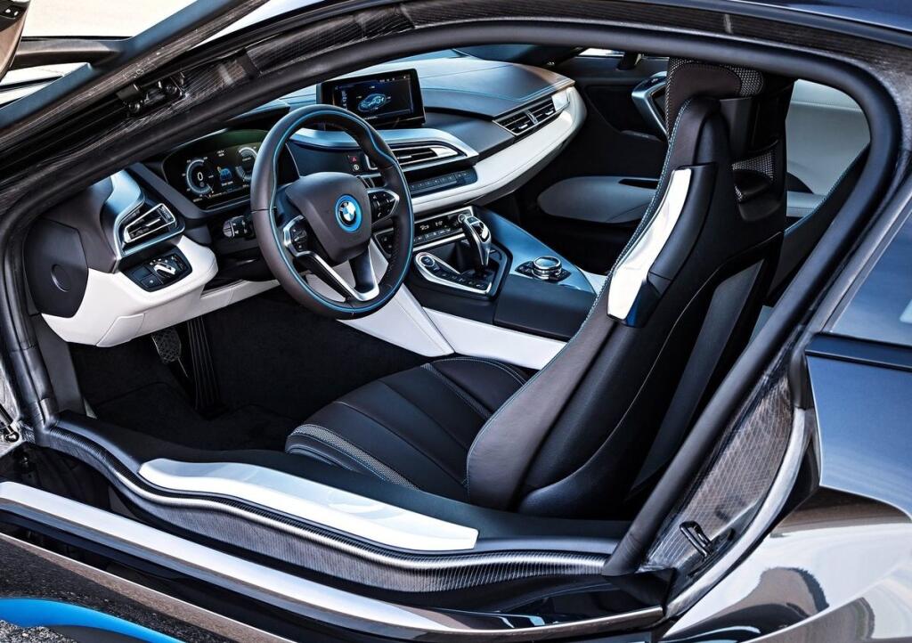 BMW i8 /11