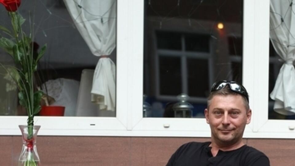 Emanuel Hason vraví, že treba žiť tu a teraz.