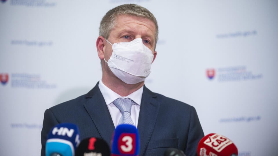 Na snímke minister zdravotníctva SR Vladimír Lengvarský počas tlačovej konferencie k aktuálnym opatreniam v boji s koronavírusom 6. decembra 2021 v Bratislave. FOTO TASR - Jakub Kotian