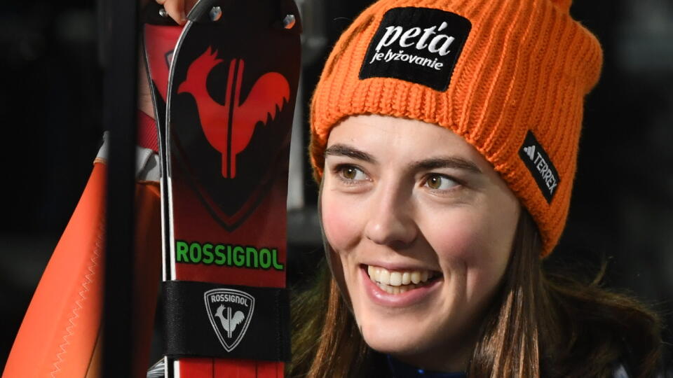 Na snímke slovenská lyžiarka Petra Vlhová sa usmieva po druhom mieste v slalome žien Svetového pohára v alpskom lyžovaní v Záhrebe v stredu 4. januára 2023. FOTO TASR - Martin Baumann
