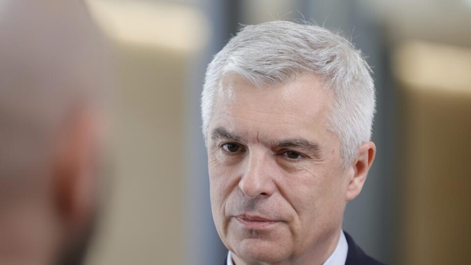 EBE 41 Luxemburg - Na snímke minister zahraničných vecí a európskych záležitoistí SR Ivan Korčok (nominant SaS) odchádza po zasadnutí Rady EÚ pre zahraničné veci v Luxemburgu v pondelok 11. apríla 2022. FOTO TASR/AP
Slovakia's foreign minister Ivan Korcok leaves a meeting of EU foreign ministers at the European Council building in Luxembourg, Monday, April 11, 2022. European Union foreign ministers on Monday will discuss current affairs and have an exchange of views on the Russian aggression ag