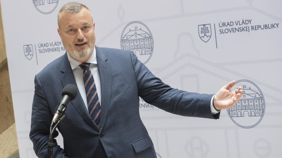Na snímke minister práce, sociálnych vecí a rodiny SR a predseda Hospodárskej a sociálnej rady (HSR) Milan Krajniak (Sme rodina) po rokovaní HSR v pondelok 22. augusta 2022 v Bratislave. FOTO TASR - Martin Baumann