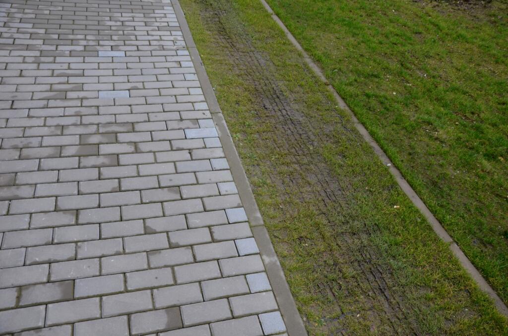 Zatrávňovacie rohože sa dajú umiestniť na už existujúci povrch bez toho, aby ste sa museli zbavovať trávnej mačiny.