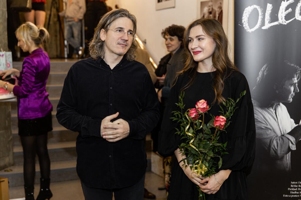 Juraj Mokrý sa najnovšie predstavil ako dramatický umelec v hre Oleanna