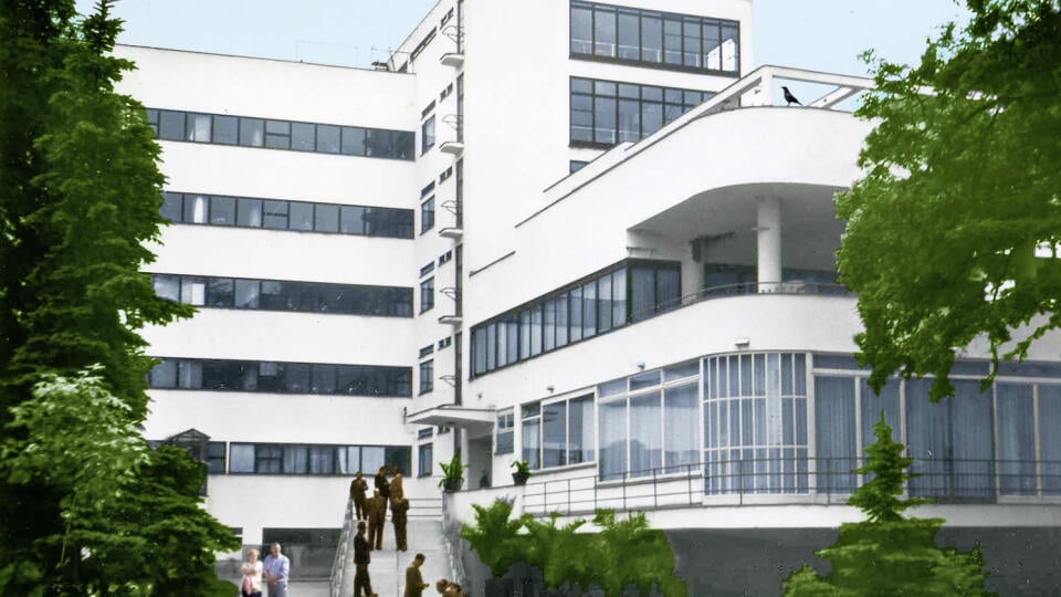 Aj na zotavovni Machnáč v Trenčianskych Tepliciach uplatnil architekt Jaromír Krejcar aerodynamický tvar (1932).