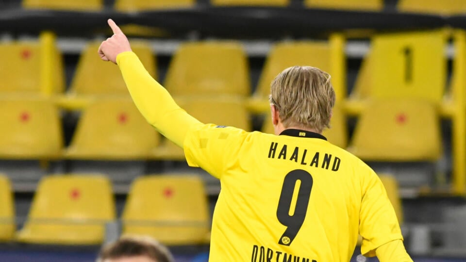 WA 55 Dortmund - Futbalista Borussie Dortmund Erling Haaland sa teší po strelení gólu,