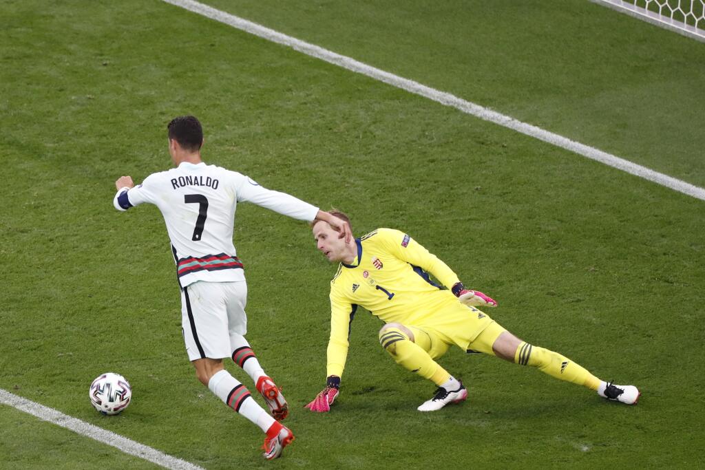 Ronaldo bol opäť najväčšou hviezdou Portugalska, no jeho krajina vypadla už v osemfinále.