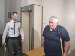 VIDEO Slota prišiel s BARLAMI na SÚDNE POJEDNÁVANIE: Obžalovaný je z korupcie, VINU ODMIETA