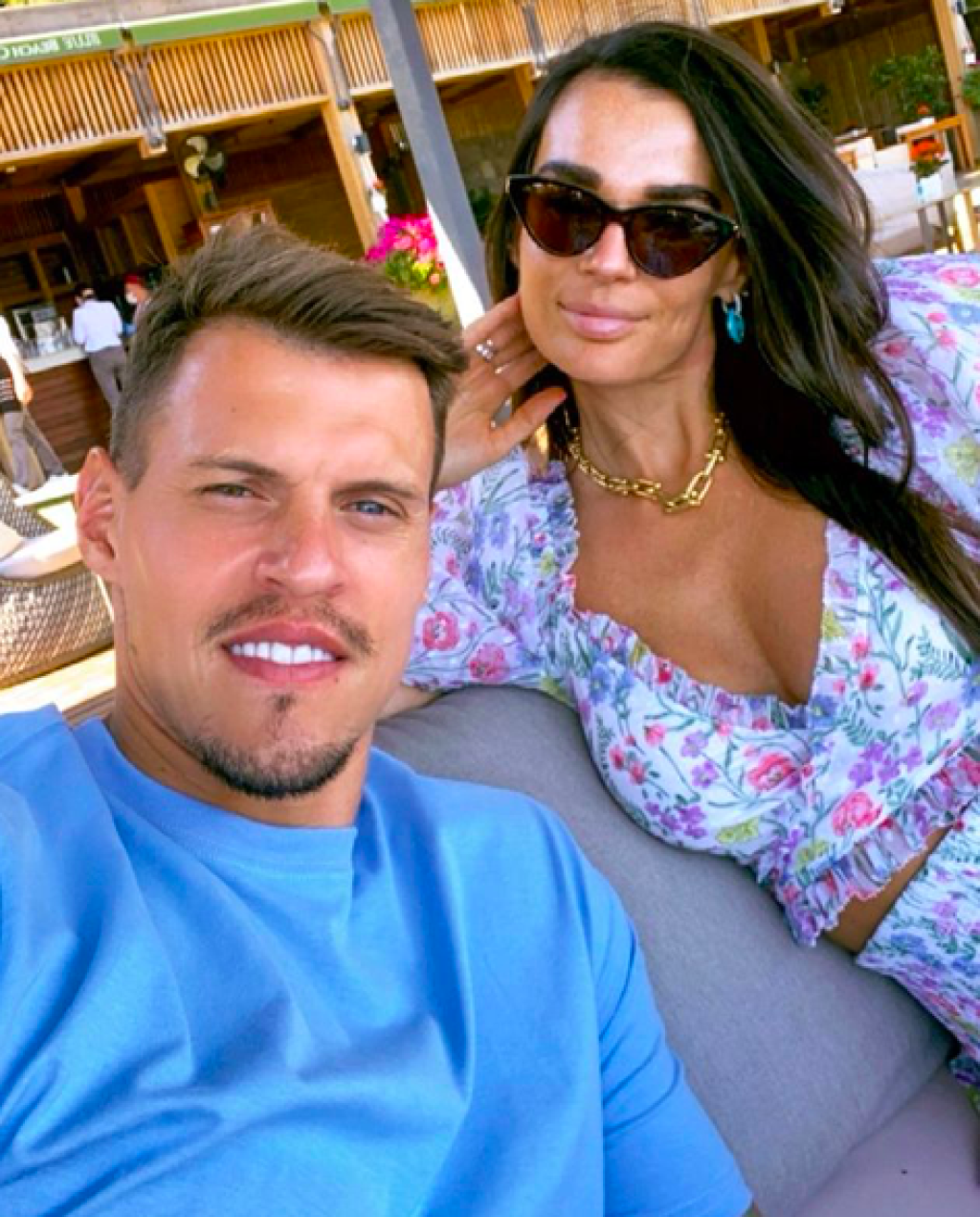 Martin Škrtel má dnes 10. výročie so svojou manžekou Barborou.