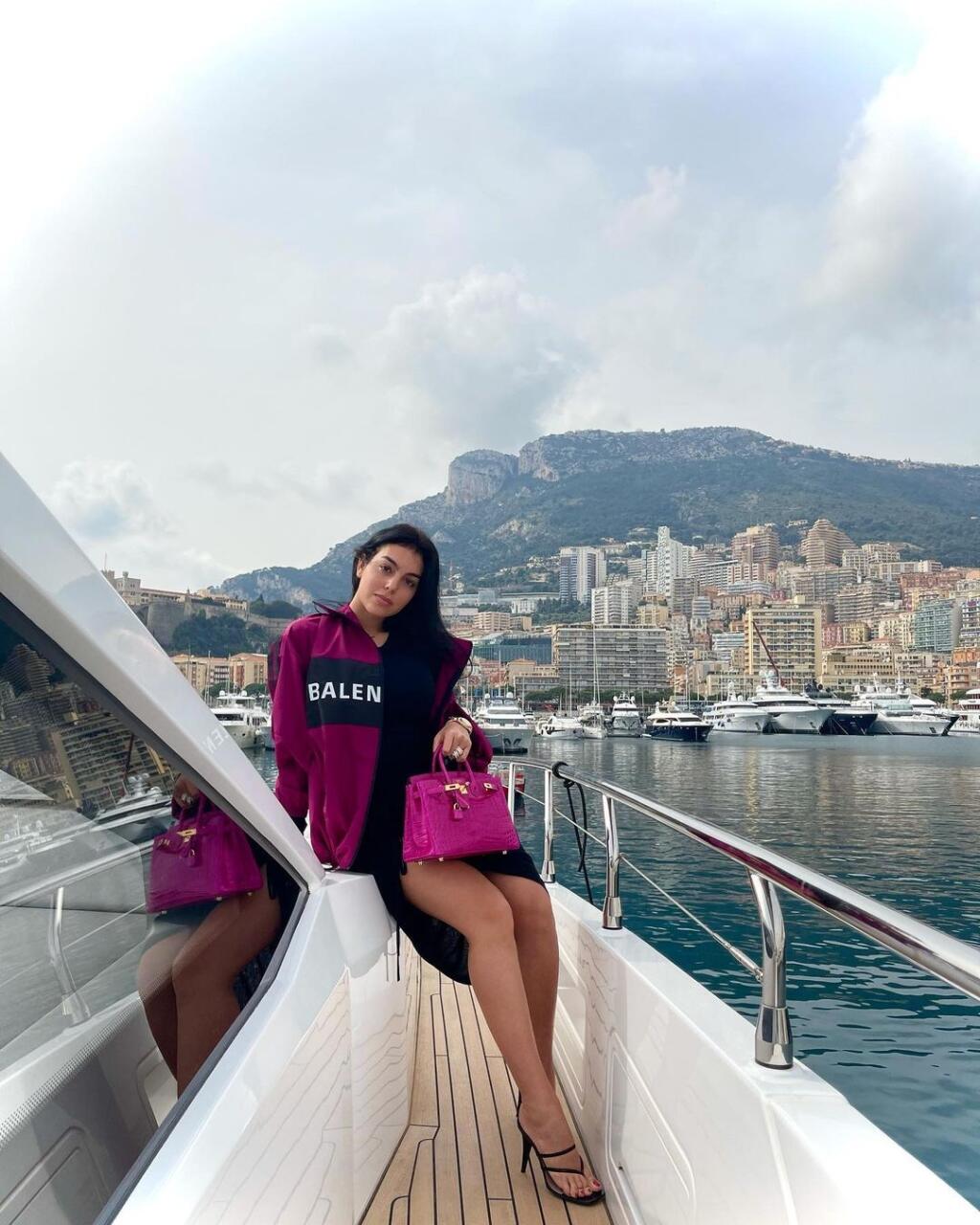 Polovička Cristiana Ronalda Georgina Rodríguez je zavalená luxusom.