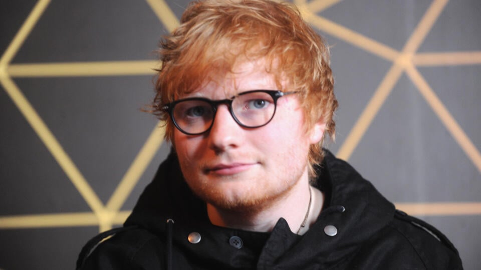 Spevák Ed Sheeran takmer neukazuje súkromie. Býva však luxusne a vlastní takmer 30 nehnuteľností!