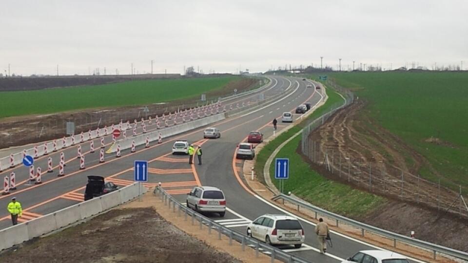 Príjazd na NOVÚ  ŠTVORPRÚDOVKU: Takto  sa na R4 prichádza z Košíc.
